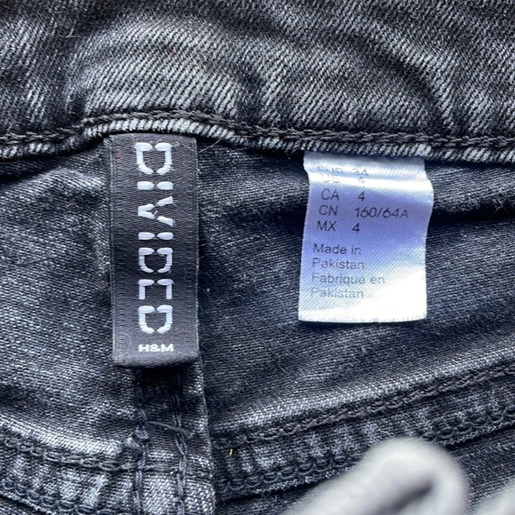 H & M Divided black high rise Denim distressed Size 4 - Picture 3 of 8